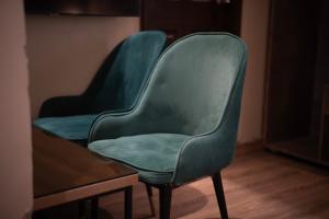 two green chairs sitting next to a table at Hamsun Shahrah-e-Faisal in Karachi +57 photos