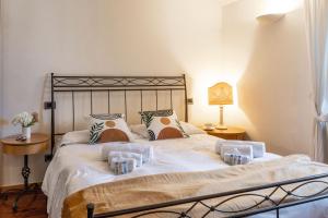 a bedroom with a large bed with white sheets and pillows at Italian Experience-Casa Miramonti in Perugia