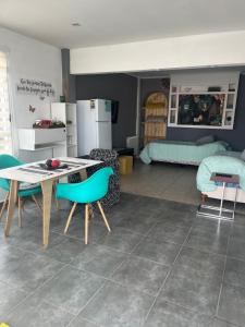 a kitchen and living room with a table and chairs at dpto lofalu in Gobernador Gregores