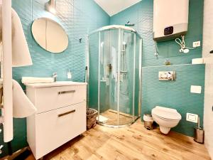 a bathroom with a shower and a toilet at Sun City Vízisport Paradicsom in Hódmezővásárhely +62 photos