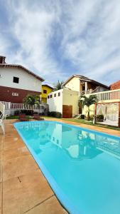 a large swimming pool in front of a house at Pousada Linhares in Canoa Quebrada