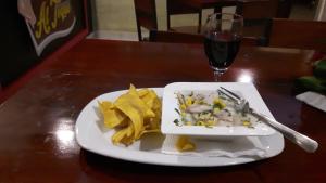 Comida en o cerca de este hotel