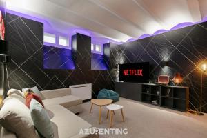a living room with a couch and a tv at Azurenting - Maison Césario - 3 chambres in Cannes