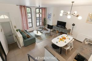 an overhead view of a living room with a table at Azurenting - Maison Césario - 3 chambres in Cannes +10 photos
