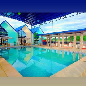 a large swimming pool in a building at Shukran Habibi Resort in Santa Rita