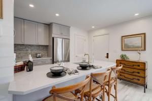 a kitchen with a counter with two pots on it at Le Malo Vacation Rental in Naples