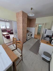a kitchen and living room with a table and chairs at Apartman Daki in Vareš