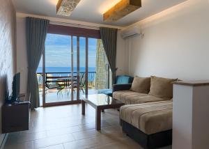 a living room with a couch and a view of the ocean at Arabela 2 Apartments in Utjeha