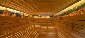 een lege sauna met schilderijen aan de muren bij Martinshof berg herz hotel in San Giovanni in Val Aurina +42 foto's