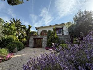 a house with purple flowers in front of it at Espacioso e independiente apartamento in Las Rozas de Madrid