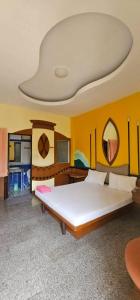 a bedroom with a large white bed in a room at Picnic Si Racha in Ban Fang Daeng