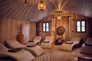 a room with a bunch of beds in it at Fort Resort Beemster in Zuidoostbeemster