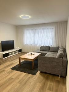 a living room with a couch and a coffee table at Ferienwohnung am Wildpark Eichert HDH in Heidenheim an der Brenz