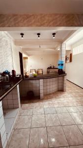 a large kitchen with a counter in a room at Rochas - Suíte no Centro de Viçosa do Ceará in Viçosa do Ceará +24 photos