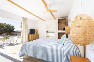 a bedroom with a bed and a ceiling fan at Eden Rentals Costa Boho 2 in Las Galletas
