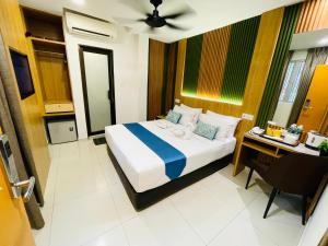 a bedroom with a bed and a desk in it at City Central Hotel in Kuala Lumpur +48 photos