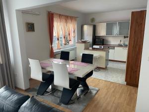 a kitchen and dining room with a table and chairs at Ferienwohnung Nella in Amberg