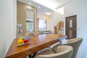 a dining room with a wooden table and chairs at Yunheyue B&B in Suao