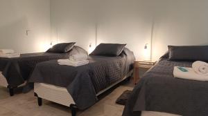 a room with two beds with towels on them at Dormis del Sol in Caseros