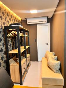 a room with a couch and a closet with shelves at Art studio DA in Salvador