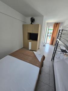 a room with two beds and a tv in it at VILA APROAPE DE MARE/ LA CASTEL in Costinesti +46 photos