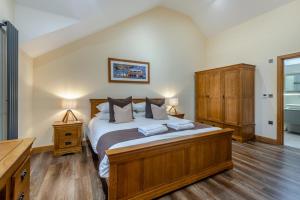 a bedroom with a large bed and a dresser at 2 Bed in Brampton oc-c34637 in Brampton