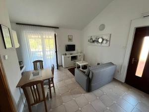 a living room with a couch and a table at Apartmani Hranjec in Ugljan