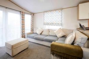 a living room with a couch and a chair at Host & Stay - Long View Lodge in Felton