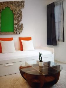 a living room with a coffee table and a couch at Star light hotel in Monterrey