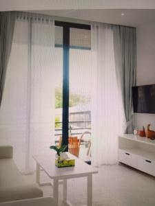 a living room with a table in front of a window at Star light hotel in Monterrey