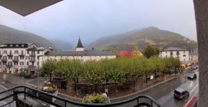 a view of a town with a street and buildings at Chambre double privée in Martigny-Ville