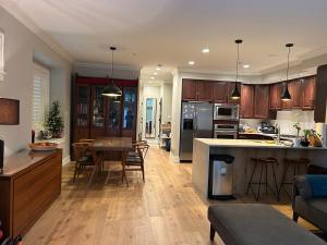 a kitchen and living room with a table and chairs at Ride and Climb Lodge in Squamish