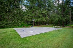 a basketball court in a park with a basketball hoop at Woodlore by Railey Vacations in Swanton