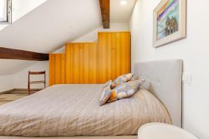 a bedroom with a bed with a wooden headboard at Mansarda in pieno centro in Savona