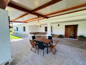 a patio with a wooden table and chairs at Dehesa La Parrilla - VUT- Eventos in Pepino