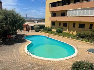 an empty swimming pool in front of a building at Casa Nietta in Olbia