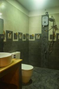 a bathroom with a sink and a toilet and a shower at Patrius Bungalow by Daddy's Nest in Diyatalawa