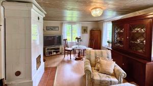 a living room with a couch and a tv at HAL820-Unnaryd-Soedra-vaegen-29-a in Unnaryd