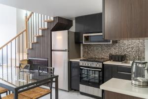 Η κουζίνα ή μικρή κουζίνα στο Cjour Apartments