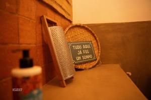 a sign sitting on top of a shelf in a room at Chalés VerdeSer in Sêrro