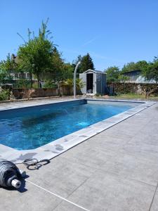 a swimming pool with a chain around it at Maison vintage à Montdauphin in Montdauphin