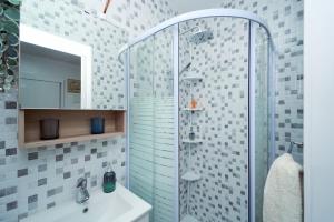 a bathroom with a shower and a sink at Refúgio do Pilar in Vila Nova de Gaia +87 photos