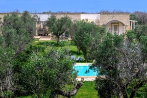 an aerial view of a house with a swimming pool and trees at Agriturismo Tenuta Calitre in Melendugno