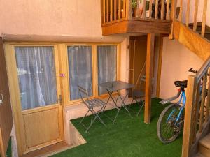 a room with a bike parked next to a house at Studio avec toutes les commodités autour in Faverges