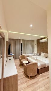 Кровать или кровати в номере Sky Hotel +64 фотографии
