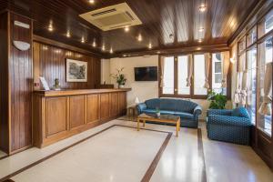 a waiting room with two blue chairs and a table at Hotel Villa Apollonia Delphi in Delphi