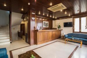 a lobby with a blue couch and a bar at Hotel Villa Apollonia Delphi in Delphi