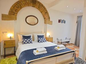 a bedroom with a large bed with a mirror on the wall at Altstadt Speyer in Speyer