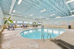 a large pool in a large room with tables and chairs at Driftwood Den Condo for 2 in Kimberling City