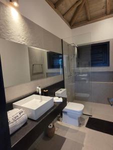 a bathroom with a sink and a toilet and a shower at Casa da Ponta in Fortim +37 photos